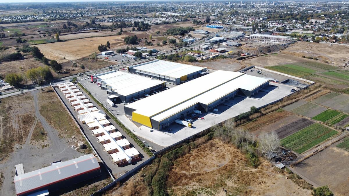 Fachada de bodega industrial en Megacentro Chillán, Chillán Viejo