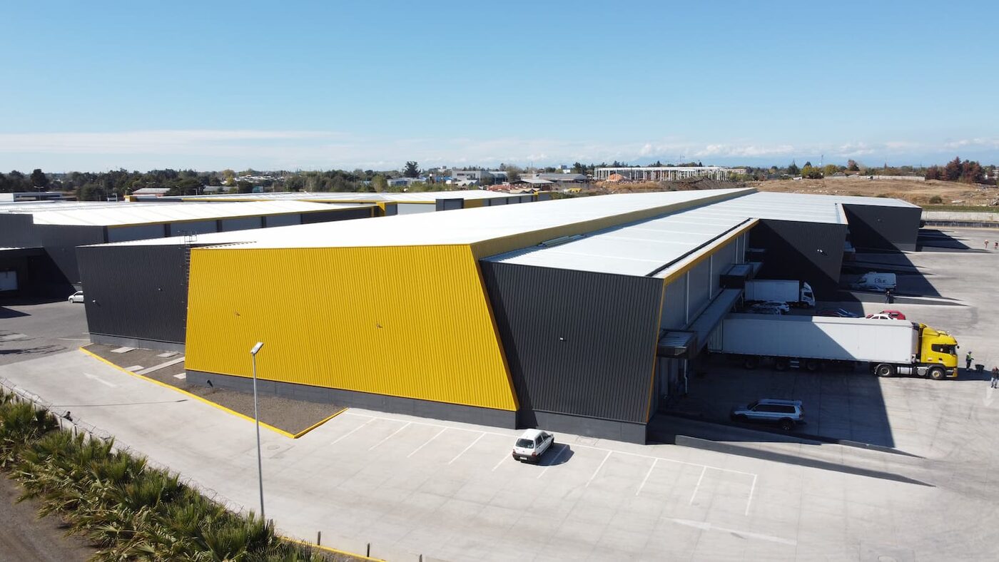 Vista exterior del centro logístico Megacentro Chillán