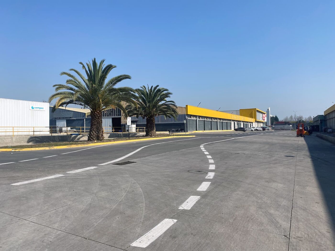 Exterior del complejo Megacentro Nordik